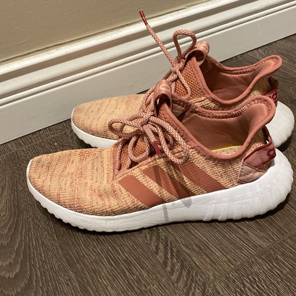 Good condition adidas run sneakers - Picture 4 of 4